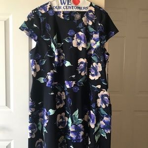 Vince Camuto black / floral woman’s dress size 18w , new with tags